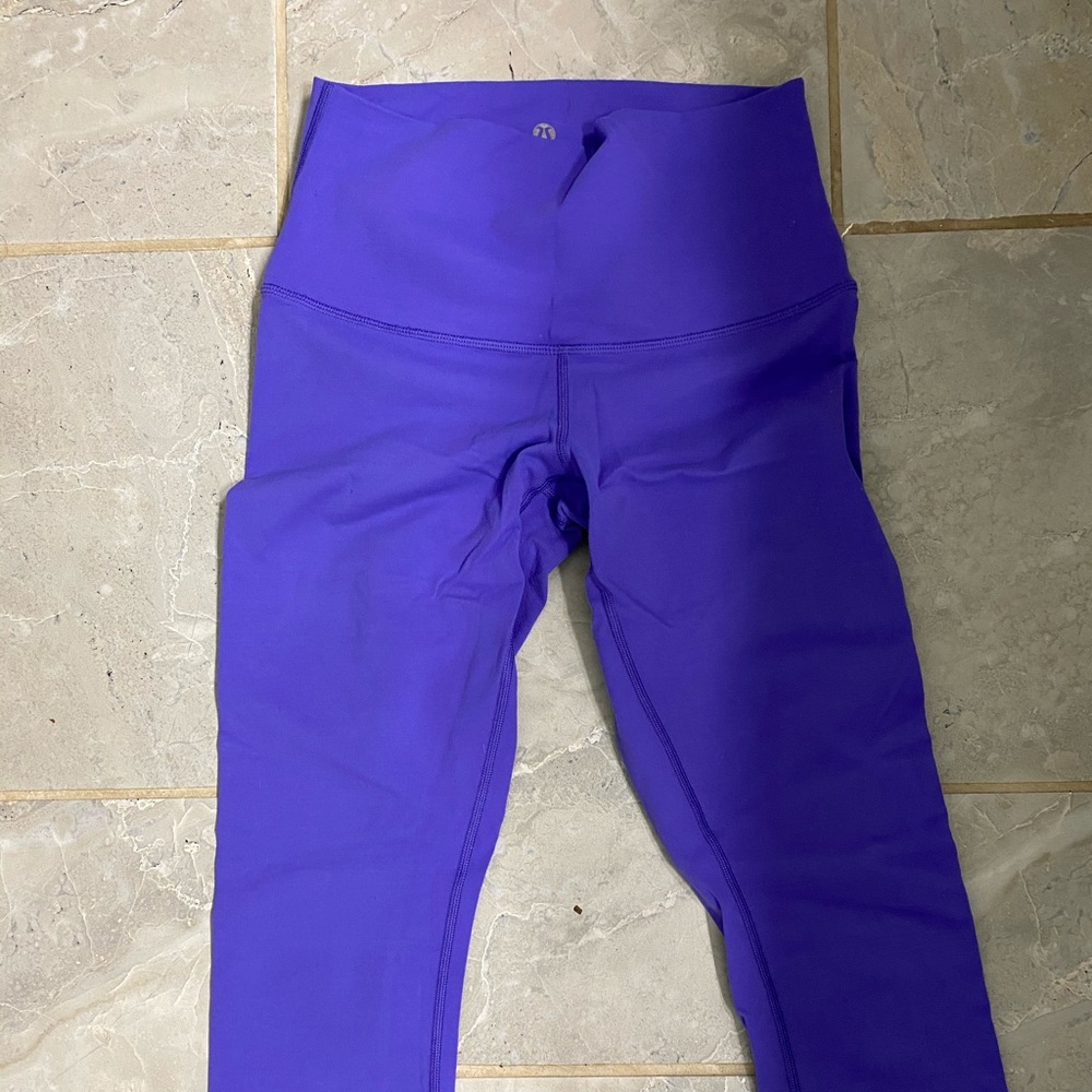⁉️⁉️Wunder Under Lululemon Crops Purple⁉️⁉️